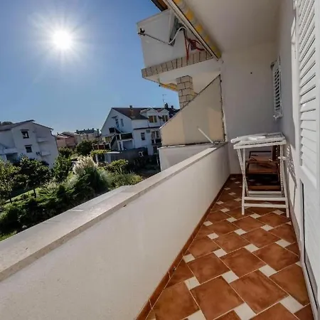 Lili Apartament Palit